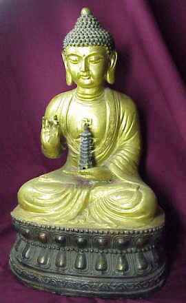 Buda con Cruz Gamada en el pecho