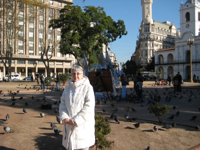 Las Palomas y la Maestra